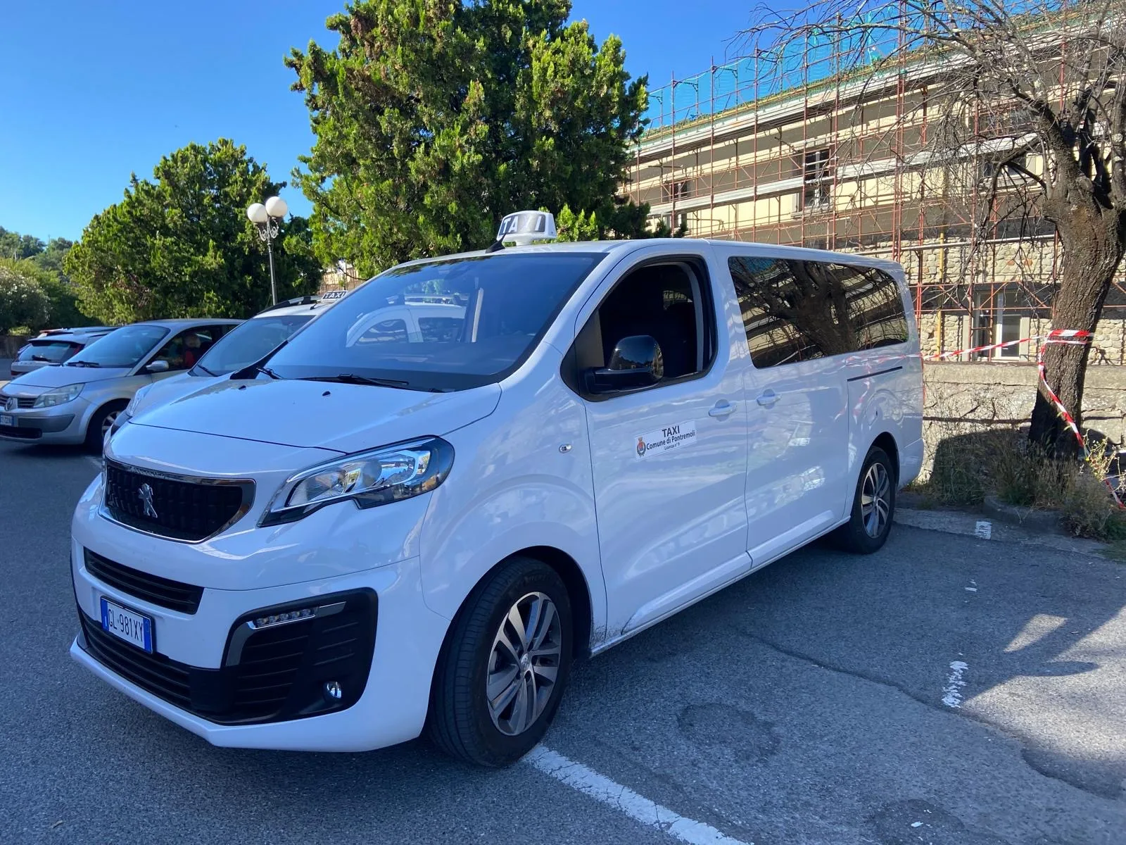 Taxi from Pontremoli, Peugeot Traveller 8-seater